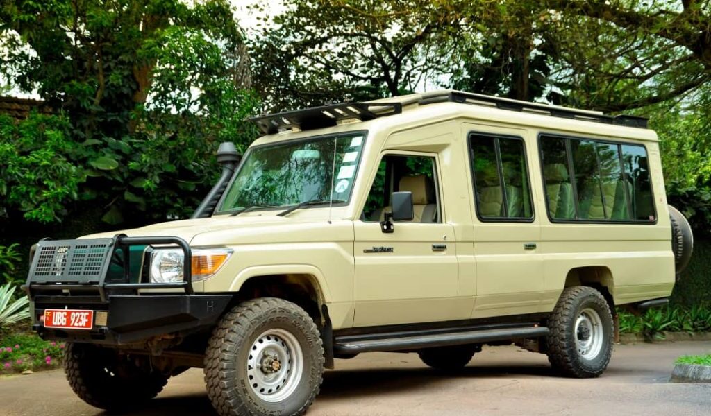 Land Cruiser 4x4 Safari truck